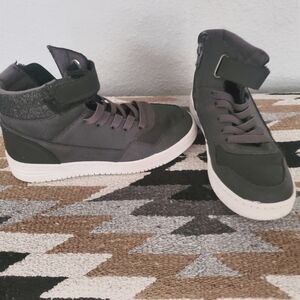 Boys Size 1 Gray Hightop Shoes
